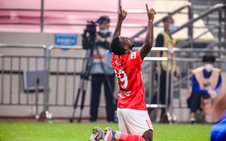 冲刺阶段上海申花备战社区盾，复出首秀细节曝光，气氛紧张，资深球员宣示担当的简单介绍